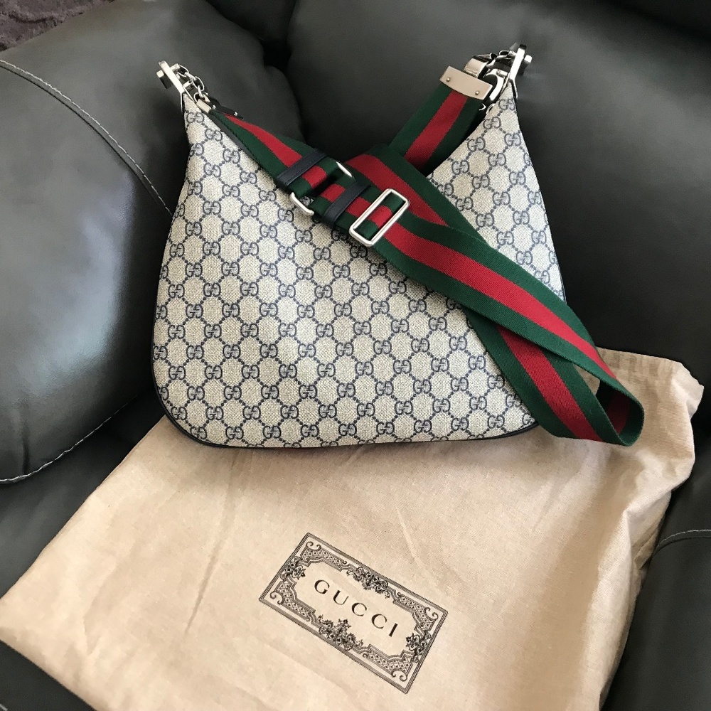 Gucci handbag beige, and blue. Beautiful GG embroidery.